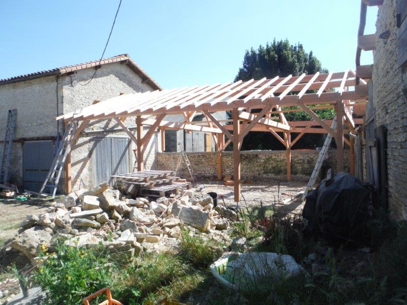 Préau et restauration d'une charpente en Deux-Sèvres (79)